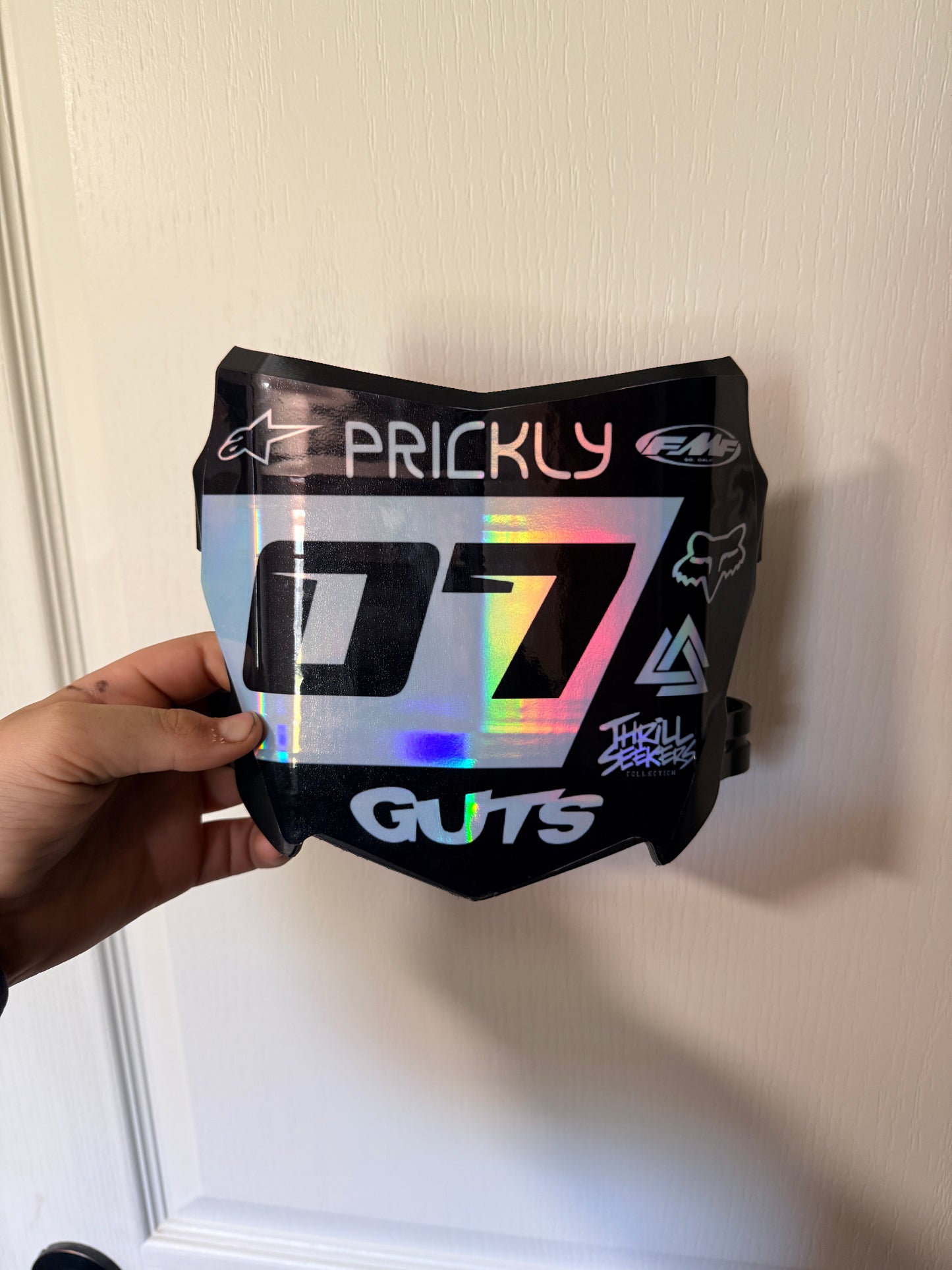 Motocutz plate with decal
